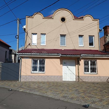 Apartments Domovik On Beregovskaya 3 Mukaczewo Zewnętrze zdjęcie