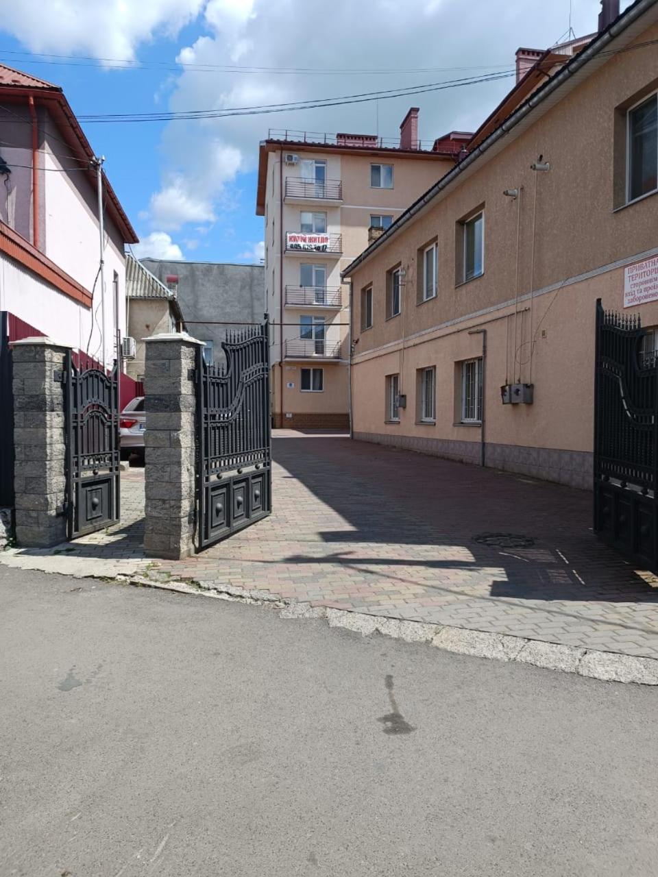 Apartments Domovik On Beregovskaya 3 Mukaczewo Zewnętrze zdjęcie
